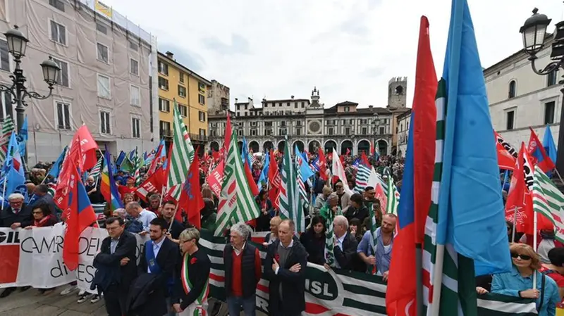 Primo maggio, corteo e cerimonia in piazza Loggia