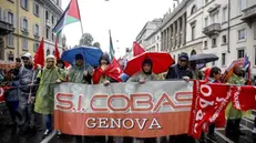 La manifestazione “Lavoratori del mondo uniamoci in corteo contro il genocidio in Palestina” a Milano, 1 maggio 2024. ANSA/MOURAD BALTI TOUATI