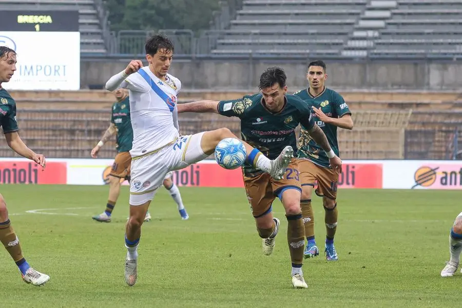 Sport Calcio Piacenza Serie B Feralpisalò Brescia (Trasferta) nella foto Nicolas Galazzi (Brescia Calcio) Luca Ceppitelli (Feralpisalo') 1/05/2024 nicoli@newreporter