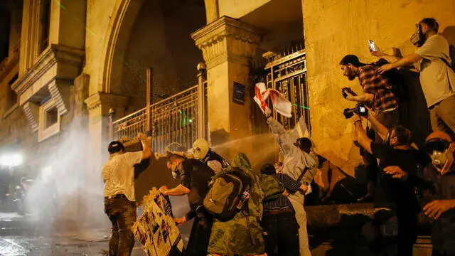 epa11313212 Georgian opposition party supporters try to break through the Georgian Parliament gate during a protest against a draft bill on 'foreign agents' in Tbilisi, Georgia, 01 May 2024. The Parliament of Georgia adopted the draft bill on 'foreign agents' in the second reading with 83 votes, 23 were against. Georgian Prime Minister Kobakhidze called on law enforcement officers to show maximum patience at protests against the 'foreign agents' law. According to Kobakhidze, the ruling Georgian Dream party will pass the bill despite the protests. EPA/DAVID MDZINARISHVILI