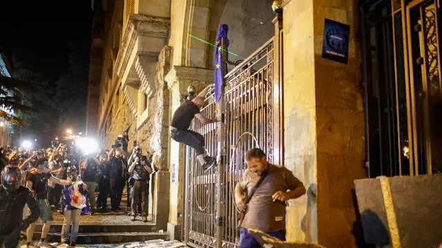 epa11313209 Georgian opposition party supporters try to break through the Georgian Parliament gate during a protest against a draft bill on 'foreign agents' in Tbilisi, Georgia, 01 May 2024. The Parliament of Georgia adopted the draft bill on 'foreign agents' in the second reading with 83 votes, 23 were against. Georgian Prime Minister Kobakhidze called on law enforcement officers to show maximum patience at protests against the 'foreign agents' law. According to Kobakhidze, the ruling Georgian Dream party will pass the bill despite the protests. EPA/DAVID MDZINARISHVILI