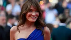 epa10644211 Carla Bruni arrives for the screening of 'Le Jeu de la reine' (Firebrand) during the 76th annual Cannes Film Festival, in Cannes, France, 21 May 2023. The movie is presented in the Official Competition of the festival which runs from 16 to 27 May. EPA/GUILLAUME HORCAJUELO