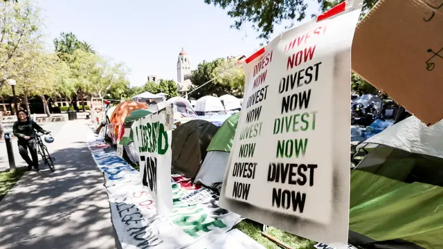 epa11315436 A pro-Palestinian protest encampment at Stanford University in Stanford, California USA, 02 May 2024. Protests have sprung up nationwide on school campuses,many calling for institutions to divest investments in Israel and in support of a ceasefire in the Gaza conflict. EPA/JOHN G. MABANGLO