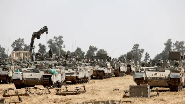 epa11312280 Israeli soldiers with military vehicles gather at a position on the southern Israeli border with the Gaza Strip, near the Palestinian city of Rafah, 01 May 2024. More than 34,300 Palestinians and over 1,455 Israelis have been killed, according to the Palestinian Health Ministry and the Israel Defense Forces (IDF), since Hamas militants launched an attack against Israel from the Gaza Strip on 07 October 2023, and the Israeli operations in Gaza and the West Bank which followed it. EPA/ATEF SAFADI
