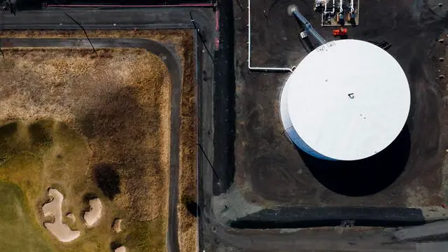 epaselect epa09815076 A picture taken with a drone shows a tank terminal that handles storage of crude and refined petroleum, or crude oil, as well as other bulk industrial liquids, next to a golf course (L) in Bayonne, New Jersey, USA, 10 March 2022. Oil prices are at 14-year highs, which is pushing up the price of automobile gasoline to record highs as well, as result of ongoing inflation and market instability as a result of economic sanctions being levied on Russia as punishment for the invasion of Ukraine. EPA/JUSTIN LANE
