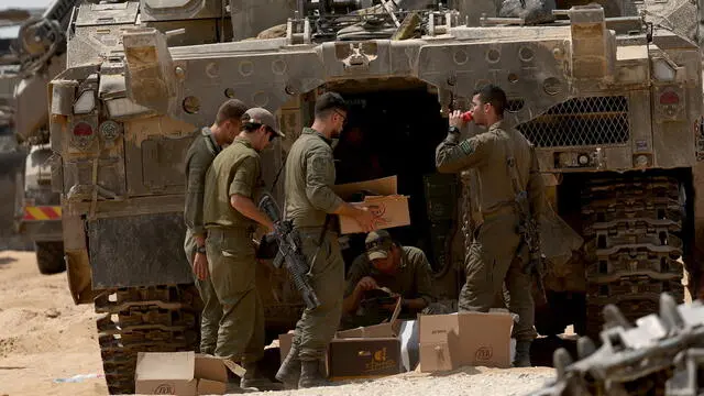 epa11312275 Israeli soldiers check military equipment as they gather at a position on the southern Israeli border with the Gaza Strip, near the Palestinian city of Rafah, 01 May 2024. More than 34,300 Palestinians and over 1,455 Israelis have been killed, according to the Palestinian Health Ministry and the Israel Defense Forces (IDF), since Hamas militants launched an attack against Israel from the Gaza Strip on 07 October 2023, and the Israeli operations in Gaza and the West Bank which followed it. EPA/ATEF SAFADI