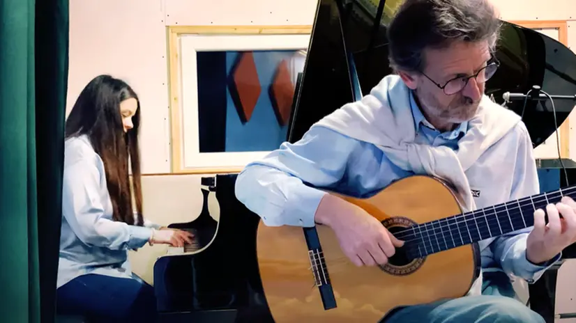 Elisa Minelli al pianoforte e Sergio Lorandi alla chitarra - © www.giornaledibrescia.it