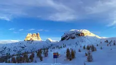 CORTINA - domani apre prima pista di sci foto libere da diritti - sentiti gli autori - del Col Gallina, dove domani aprirà la prima pista di sci sulle Dolomiti. Ntz in rete, 'Apre lo sci a Cortina, domani primo impianto al via'.