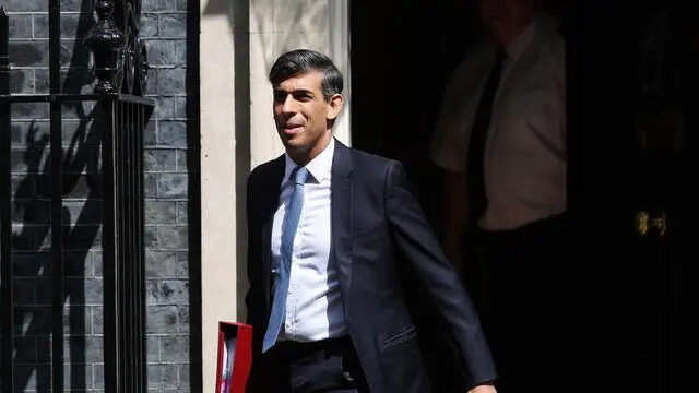 epa11312025 British Prime Minister Rishi Sunak departs 10 Downing Street for Prime Minister's Questions at parliament in London, Britain, 01 May 2024. EPA/ANDY RAIN