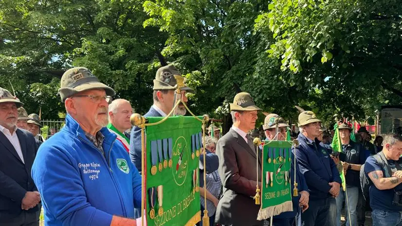 La festa degli alpini di Bottonaga per i loro primi 50 anni