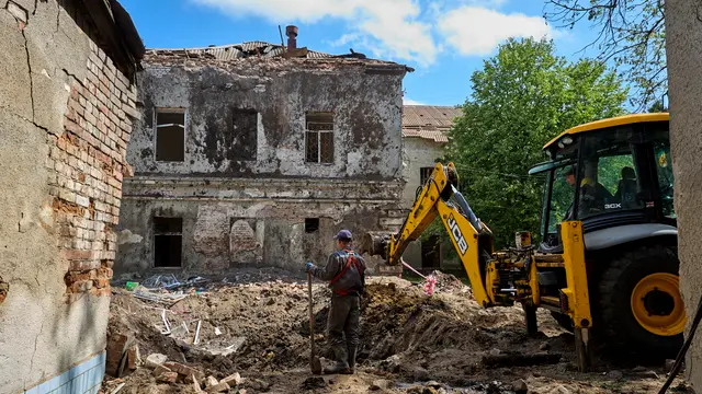 epa11304558 Communal workers operate at the site of a rocket attack on a regional psychiatric hospital in Kharkiv, northeastern Ukraine, 27 April 2024. According to the Regional Prosecutor's Office Russia hit the city with two missiles of the S-300 type from the territory of the Belgorod region. In total, Russia used 34 air, ground, and sea-based missiles for the night time shelling of Ukraine as Air Force Command of UA Armed Forces reported. 21 were shot down by Ukrainian troops. As a result of the attack, the enterprise equipment of the four thermal power plants was seriously damaged according to the DTEK Group energy holding report. EPA/SERGEY KOZLOV