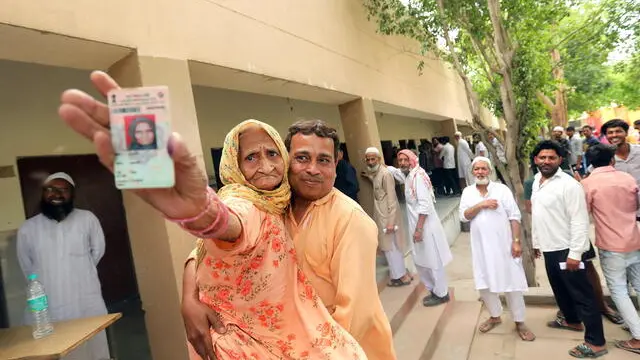 epa11301791 Indian voter Asgri, 90, shows her voter ID after casting her vote in Ghaziabad, Uttar Pradesh, India, 26 April 2024. Voting for the second phase of general elections started in various states in India. General elections in India will be held over seven phases between 19 April and 01 June 2024 for India's 545-member lower house of parliament, or Lok Sabha, which are held every five years in which about 968 million people are eligible to vote. EPA/HARISH TYAGI