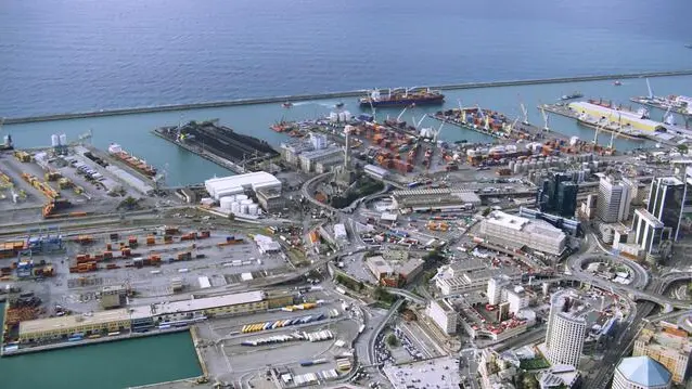 Vista aerea della Lanterna nel porto di Genova