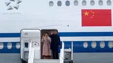 epa11325146 Chinese President Xi Jinping (R) and his wife Peng Liyuan wave upon their departure by plane at the Tarbes airport, southwestern France, 07 May 2024. The French president hosted Chinaâ€™s leader at a remote mountain pass in the Pyrenees for private meetings, after a high-stakes state visit in Paris dominated by trade disputes and Russiaâ€™s war in Ukraine. EPA/Aurelien Morissard / POOL MAXPPP OUT