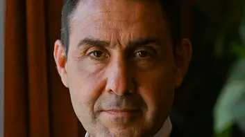 Il generale Roberto Vannacci, candidato alle Europee per la Lega, a Napoli per presentare il suo libro, 2 maggio 2024. ANSA/ CIRO FUSCO