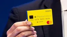 La card presentata dal ministro del Lavoro dello Sviluppo economico e vicepremier Luigi Di Maio durante la presentazione del sito ufficiale e della card del reddito di cittadinanza, Roma, 04 febbraio 2019. ANSA/ANGELO CARCONI