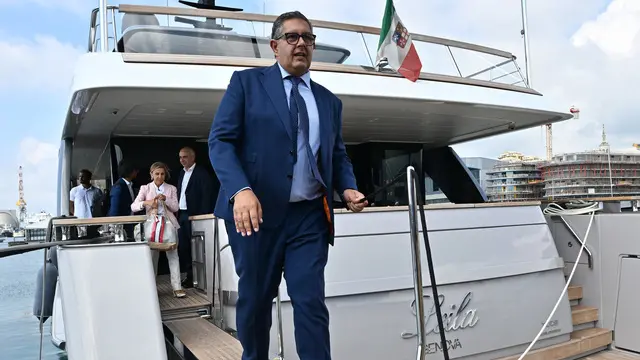 Il presidente della regione Liguria Giovanni Tori scende dallo yacht di Aldo Spinelli, una foto d'archivio. Genova, 07 maggio 2024. ANSA/LUCA ZENNARO