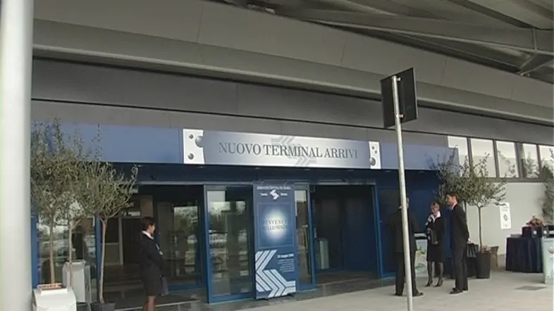 L'ingresso del terminal degli arrivi all'aeroporto di Verona - © www.giornaledibrescia.it