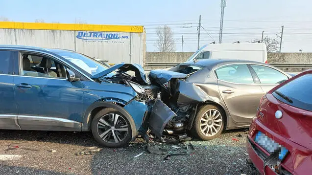 ++ Incidenti per nebbia, chiuso tratto di A1 Piacenza-Parma ++