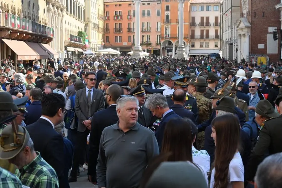 Adunata degli alpini a Vicenza, l'apertura