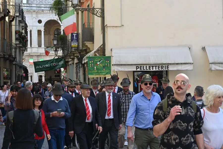 Adunata degli alpini a Vicenza, l'apertura