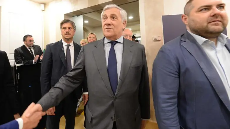 Tajani al suo arrivo a Erbusco - Foto Marco Ortogni/Neg © www.giornaledibrescia.it