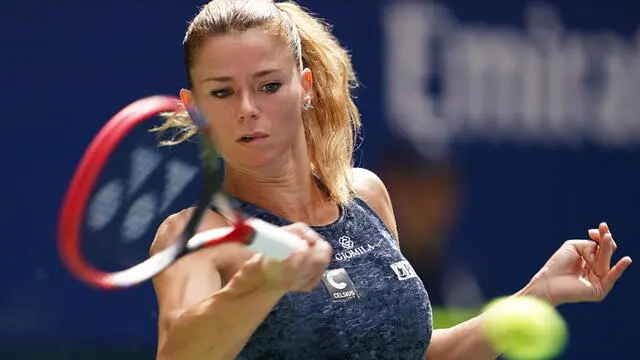 epa10827490 Camila Giorgi of Italy returns to Jessica Pegula of the United States during their first round match at the US Open Tennis Championships at the USTA National Tennis Center in Flushing Meadows, New York, USA, 29 August 2023. The US Open runs from 28 August through 10 September. EPA/WILL OLIVER