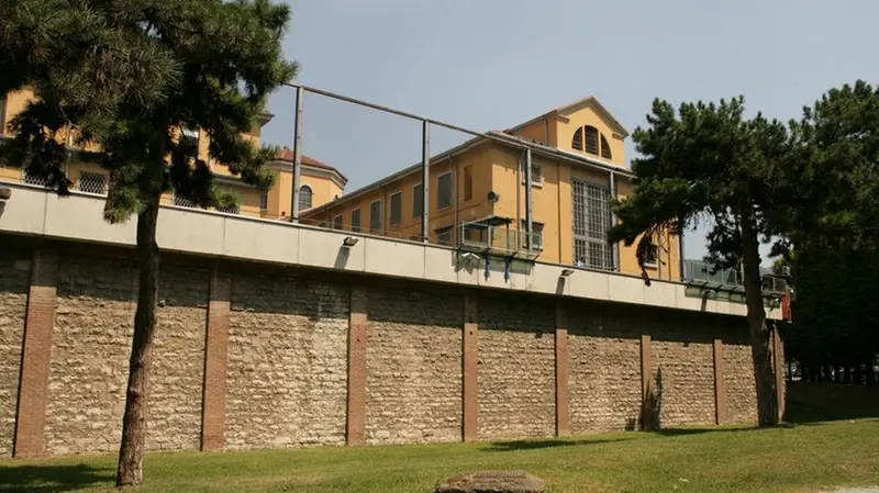 Il carcere di Canton Mombello - © www.giornaledibrescia.it