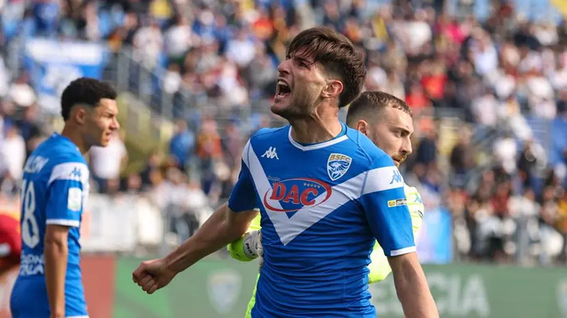 Gennaro Borrelli esulta dopo un gol - Foto New Reporter Nicoli © www.giornaledibrescia.it