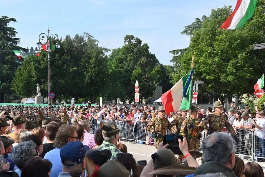 Adunata degli alpini a Vicenza, l'inizio della sfilata