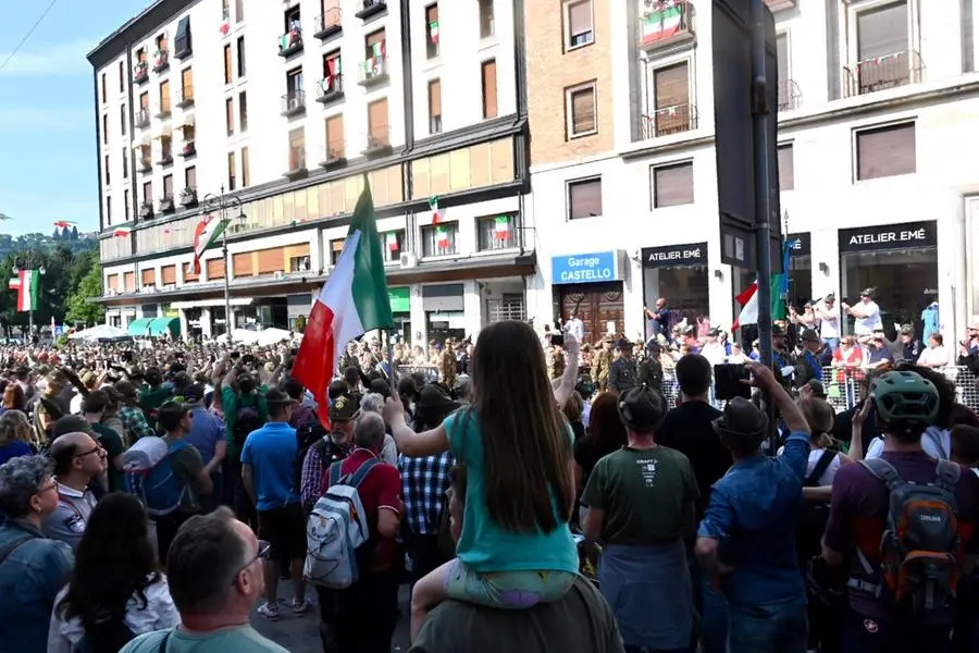 Adunata degli alpini a Vicenza, l'inizio della sfilata