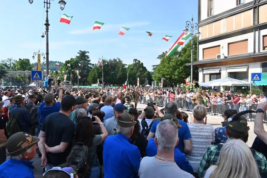 Adunata degli alpini a Vicenza, l'inizio della sfilata