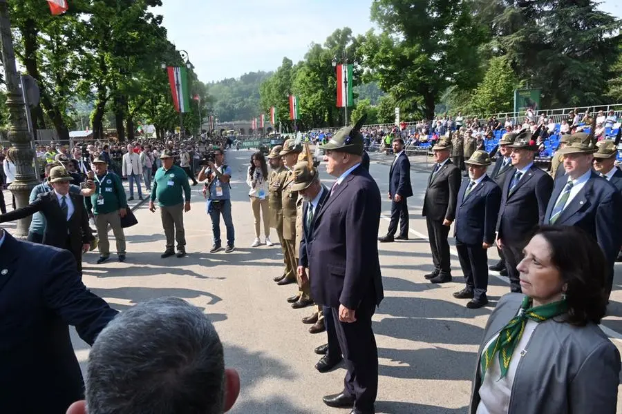 Adunata degli alpini a Vicenza, l'inizio della sfilata