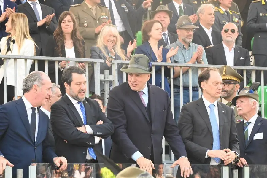 Adunata degli alpini a Vicenza, l'inizio della sfilata