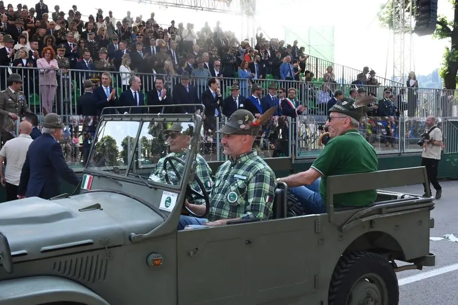 Adunata degli alpini a Vicenza, l'inizio della sfilata