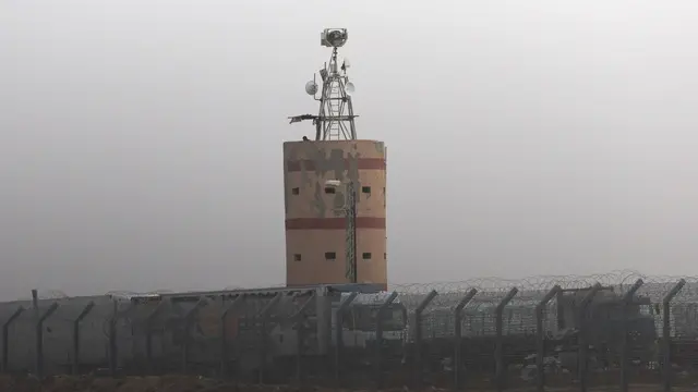 epa11300533 Humanitarian trucks carrying provisions waiting in line on the Egyptian side of the border near Kerem Shalom crossing at the southern Israeli border with the Gaza Strip, on 25 April 2024. Since 07 October 2023, up to 1.9 million people, or more than 85 percent of the population, have been displaced throughout the Gaza Strip, some more than once, according to the United Nations Relief and Works Agency for Palestine Refugees in the Near East (UNRWA), which added that most civilians in Gaza are in 'desperate need of humanitarian assistance and protection'. EPA/ATEF SAFADI