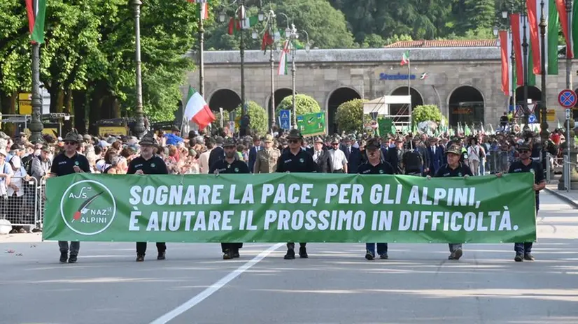 Gli alpini bresciani sfilano a Vicenza per la 95esima adunata nazionale