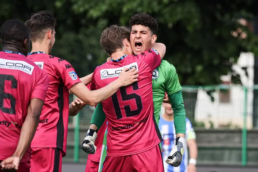 SPORT CALCIO STADIO COMUNALE PALAZZOLO SERIE D PRO PALAZZOLO - DESENZANO CALCIO NELLA FOTO ESULTANZA RIGORE PARATO TOMMASI 12-05-2024 Comincini@newreporter