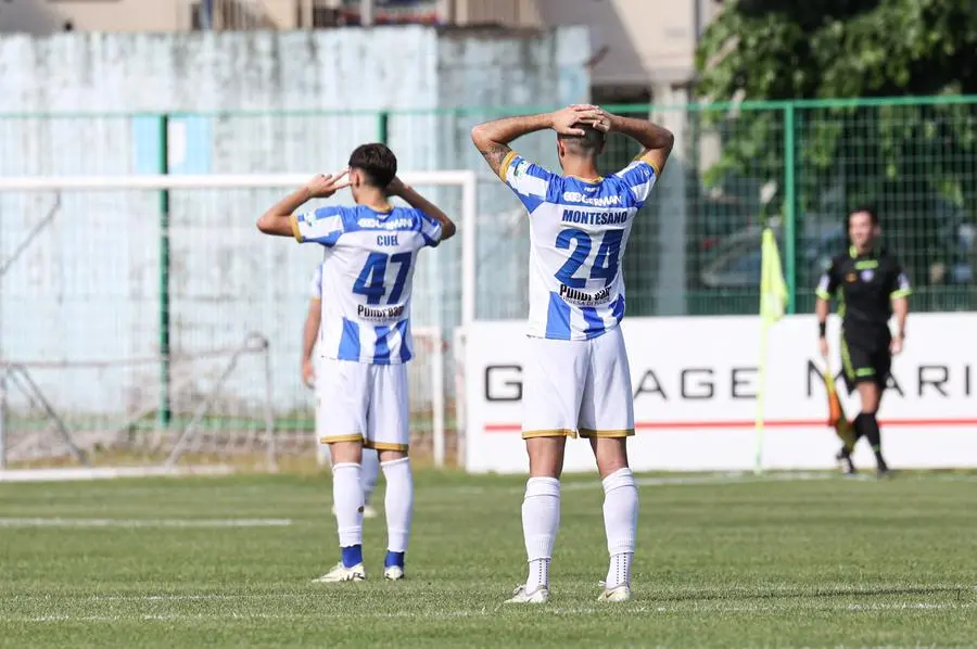 SPORT CALCIO STADIO COMUNALE PALAZZOLO SERIE D PRO PALAZZOLO - DESENZANO CALCIO NELLA FOTO DELUSIONE PALAZZOLO 12-05-2024 Comincini@newreporter