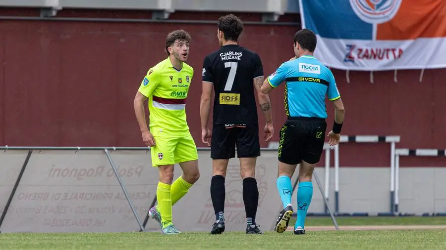 SPORT CALCIO SERIE D PLAY OUT BRENO CJARLINS MUZANE NELLA FOTO TENSIONE IN CAMPO  scaroni@newreporter