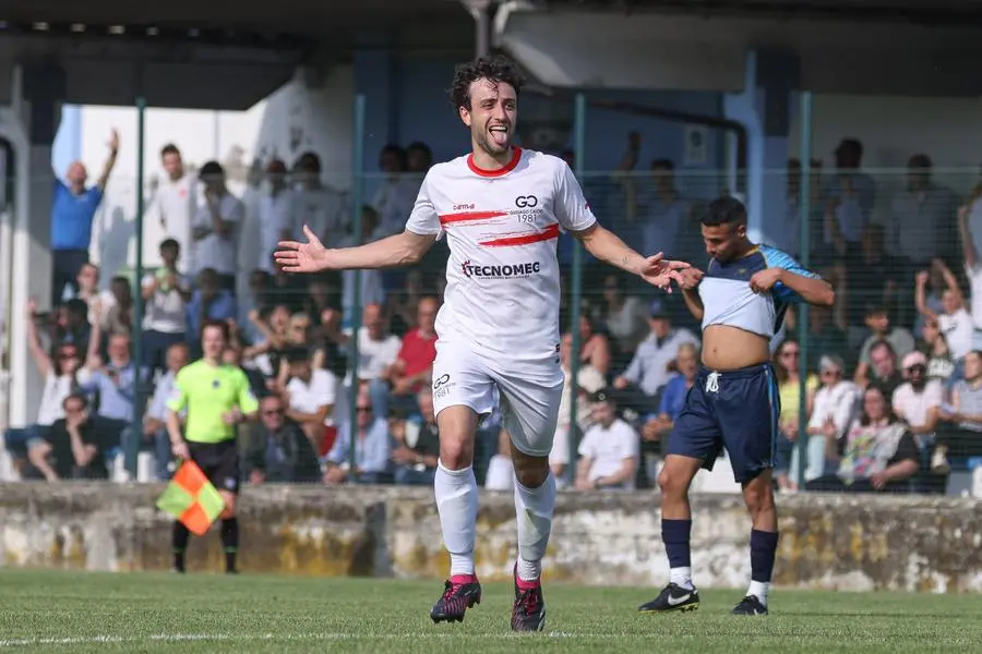 Sport Calcio Castrezzato Prima Categoria Castrezzato Gussago nella foto   Luca Rizzini  esulta dopo il gol 12/05/2024 nicoli@newreporter