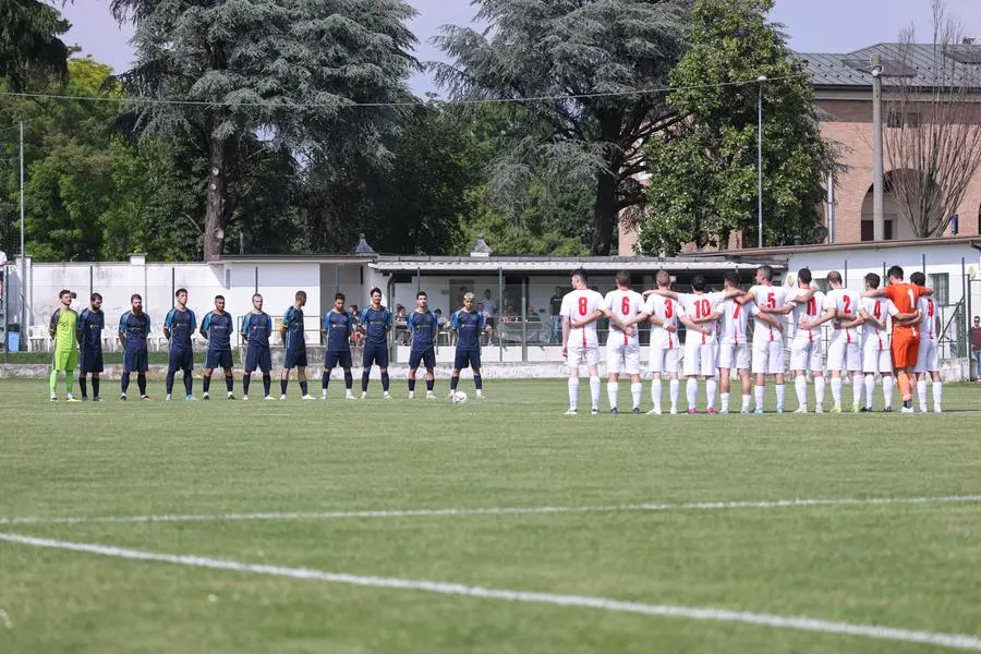 Sport Calcio Castrezzato Prima Categoria Castrezzato Gussago nella foto minuto di silenzio 12/05/2024 nicoli@newreporter