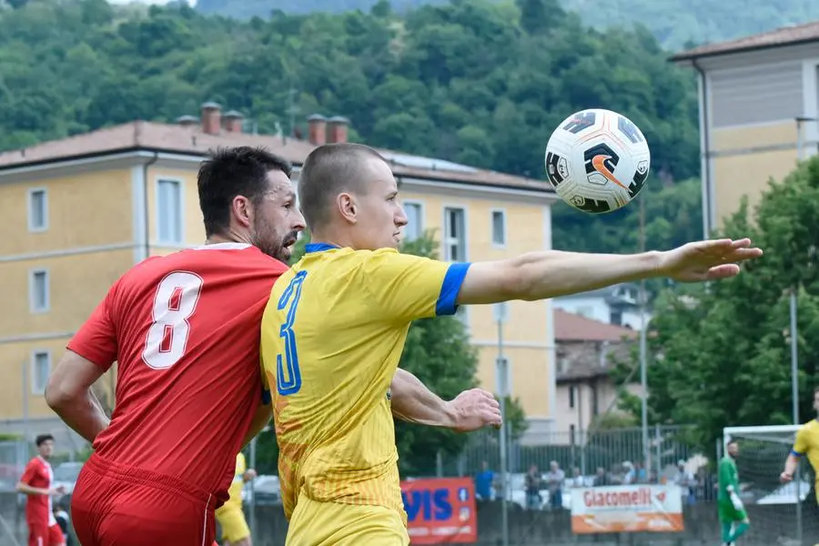 CALCIO SECONDA CATEGORIA  GIRONE D PONTE ZANANO VS  EDEN ESINE NELLA FOTO CONTRASTO MACARIO MARCO VS QUACQUARINI LUCA  12-05-2024 zanardini@newreporter