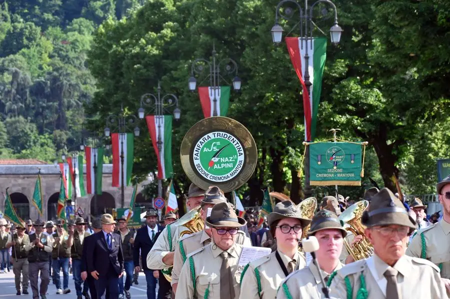 Sono oltre seimila gli alpini bresciani che hanno sfilato all'adunata di Vicenza