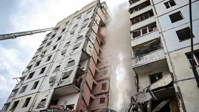 epa11336006 A handout photo made available on the telegram channel of Russia's Governor of Belgorod region, Vyacheslav Gladkov shows the site of a damaged residential building following shelling in Belgorod, Russia, 12 May 2024. According to the Russian Defense Ministry, Belgorod came under an attack from the Ukrainian side, adding that air defense systems downed six missiles and six rockets, and an apartment building in Russia's Belgorod was damaged by fragments of a downed Ukrainian Tochka-U missile. On 24 February 2022, Russian troops entered Ukrainian territory in what the Russian president declared a 'special military operation', starting an armed conflict that has provoked destruction and a humanitarian crisis. EPA/BELGOROD GOVERNOR VYACHESLAV GLADKOV TELEGRAMM CHANNEL HANDOUT -- MANDATORY CREDIT -- HANDOUT EDITORIAL USE ONLY/NO SALES HANDOUT EDITORIAL USE ONLY/NO SALES