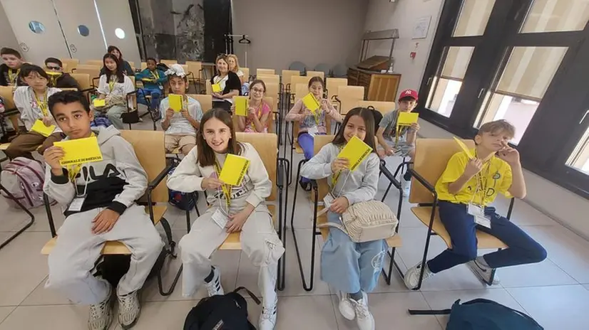 Gli studenti dalla quinta B della primaria di Manerbio in visita al GdB