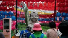 epa11341247 South Korean buddhists attend a service to observe the Buddha's Era 2568 birthday at the Jogyesa Temple in Seoul, South Korea, 15 May 2024. EPA/JEON HEON-KYUN