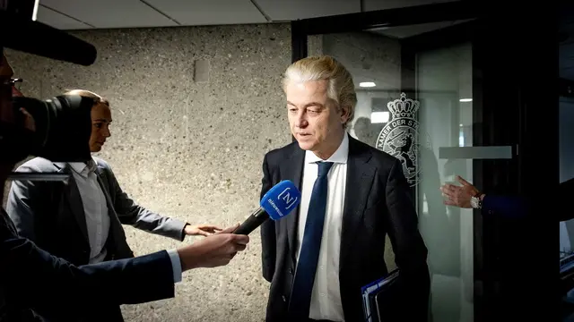 epa11341476 Party for Freedom (PVV) leader Geert Wilders (R) speaks to journalists on the last day of government formation talks, in the Hague, the Netherlands, 15 May 2024. Dutch party leaders of PVV, VVD, NSC and BBB on 15 May reach a deadline to agree on forming the next government. EPA/KOEN VAN WEEL