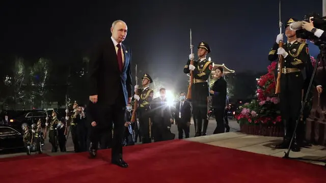 epa10923607 Russian President Vladimir Putin arrives for a welcoming ceremony for the heads of delegations participating in the 3rd Belt and Road Forum for International Cooperation, at the Great Hall of the People in Beijing, China, 17 October 2023. Russian President Vladimir Putin attends the 'One Belt, One Road' forum, in Beijing on 17-18 October during which he also plans to hold talks with Chinese President Xi Jinping. EPA/KONSTANTIN ZAVRAZHIN /SPUTNIK/KREMLIN POOL / POOL MANDATORY CREDIT