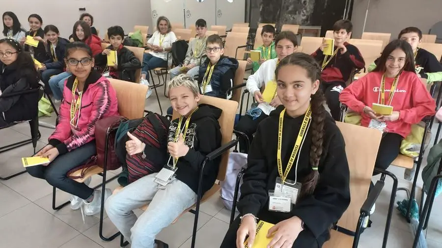 Gli studenti dalla quinta D della primaria di Manerbio in visita al GdB